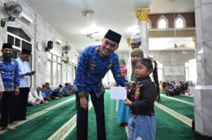 Bupati OKI Hadiri Peringatan Nuzulul Qur’an di Masjid Agung Sholihin Kayuagung