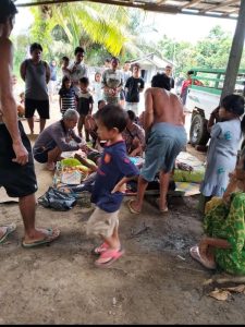 Warga Gantung Pengayuh adu banteng antara pengandara motor dan mini bus menelan korban