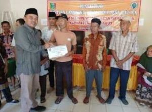 Kepala Pekon Sinar Sekampung Kec. Air Nanigan Salurkan BLT Dana desa.