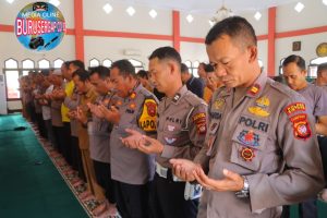 *Polres Sintang Gelar Sholat Ghoib, Berikan Penghormatan Terakhir Gugurnya 3 Personel Polri*