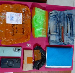 Seorang manajer SPBU Sintang berinisial J (52) diringkus Satuan Reserse Narkoba (Satresnarkoba) Polres Sintang karena kepemilikan narkoba