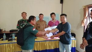 Babinsa koramil 08/ Mentaya Hulu Edukasi Sadar Hukum Dalam Rapat Mediasi Hasilkan Kesepakatan Damai