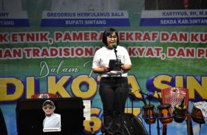 Hendrika Kepala Dinas DISPORA Sintang Bangga, Pelaksanaan Gebyar Musik Etnik Pameran Ekonomi Kreatif dan Kuliner Berjalan Aman Dan Lancar