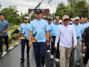 Perkuat Sinergi, Kapolda Kalteng Hadiri Fun Walk dan Peluncuran Fitur QRIS Bank Kalteng