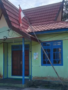 TIANG BENDERA MIRING DIBIARKAN SAJA, APA MEMANG KANTOR DESA TERANG HULU JARANG AKTIF DI BUKA