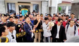 Puluhan masyarakat desa tanjung batu minta keadilan ke bupati 