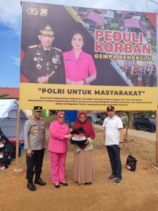 Kapolri Kirim Bantuan 5.000 Paket Sembako untuk Korban Gempa Bumi di Bengkulu