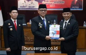 Serah Terima Jabatan Bupati dan Wakil Bupati Empat Lawang Masa Jabatan 2025–2030 di Ruang Rapat Madani Sekretariat Daerah Empat Lawang