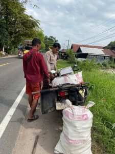 Quick Respon Kecelakaan Lalu Lintas, Polsek Sabangau Amankan Lokasi dan Bantu Penanganan Korban