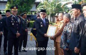Bupati Empat Lawang, H. Joncik Muhammad, S.Si., SH., MH., MM., memimpin langsung Upacara Peringatan Hari Bhayangkara ke-79 Tahun 2025 di Lapangan Kantor Bupati Empat Lawang