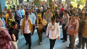 Tarian Adat Dayak Sambut Kedatangan Kajati Kalteng Agus Sahat Sampe Tua Lumban Gaol, S.H., M.H.