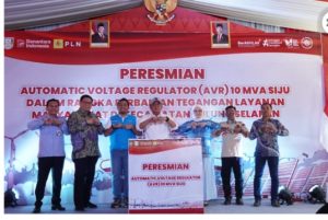 Gubernur Sumatera Selatan Dr. H. Herman Deru, SH, MH meresmikan beroperasinya Automatic Voltage Regulator (AVR) 10 MVA di Desa Siju Kecamatan Rambutan, Kabupaten Banyuasin.