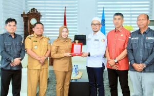 Bupati dan wakil bupati.labuhan batu sambut kunjungan tim Bawaslu labuhan batu.sebagai mitra kerja 