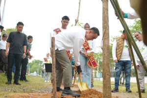 Penanaman 300 Pohon Tabebuya Warnai Peringatan HUT ke-80 Kabupaten OKI