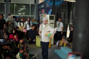 Yuk Gotong Royong Cerita Kecil, Makna Besar Buku Edukasi Karya Hj. Ike Muchendi
