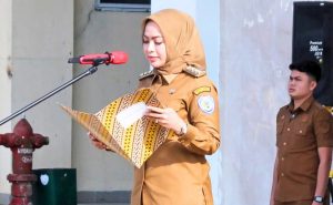 Bupati labuhan batu.meresmikan program.UHC.pelayanan kesehatan secara gratis.menunjukkan syarat yang di perlukan contoh KTP 