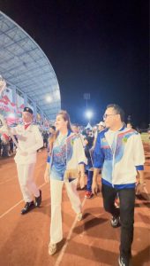WAKIL KETUA DPRD DR. WULAN PURNAMA SARI & KETUA KONI HIDAYAT MUHAMMAD SH TERJUN LANGSUNG MENGAWAL PARADE ATLET EMPAT LAWANG DI PORPROV XV SUMSEL