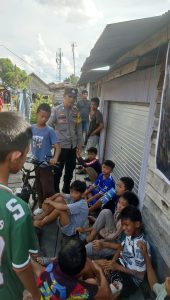 Sambangi Anak-Anak Puntun, Bhabinkamtibmas Pahandut Edukasikan Bahaya Kenakalan Remaja