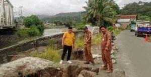 DPRD dan Dinas PUPR Pesisir Barat Tinjau Abrasi Sungai Way Laay