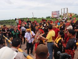 Polres Kotim Fasilitasi Aksi Damai Penyampaian Tuntutan Warga Tualan Hulu Ke PT. Hutanindo Agro Lestari Secara Humanis