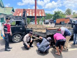 Bukti kepedulian kepada masyarakat, Pamapta III Polres Seruyan Bantu Mobil Masyarakat Yang Mogok Di Jalan