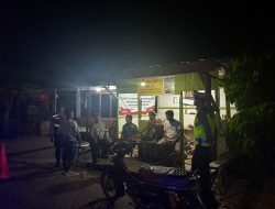 MALAM HARI DI JALAN MULYONO, PAMAPTA III POLRES SERUYAN DIALOG LANGSUNG DENGAN WARGA
