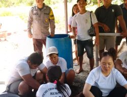 Lestarikan Tradisi, Bhabinkamtibmas Polsek Rakumpit Dampingi Prosesi Adat Nyangkean Tulang di Gaung Baru